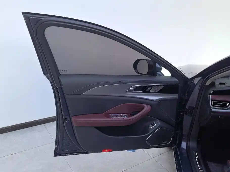 Фото 7 - Hongqi H5