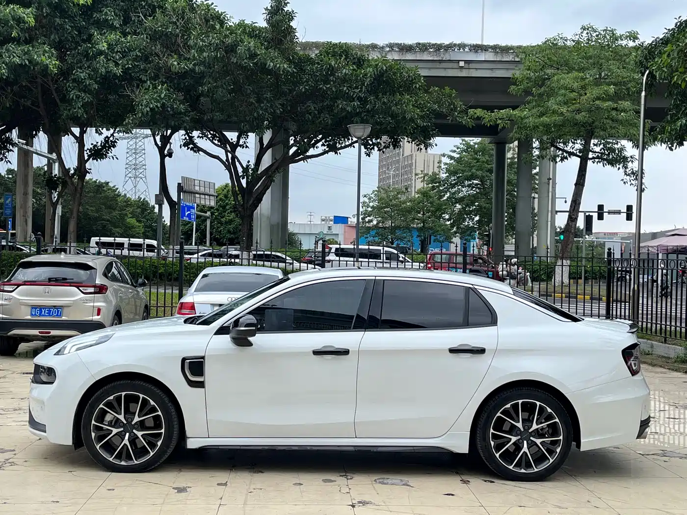 Lynk & Co 03 New Energy 2021 1.5T PHEV Pro фото 4