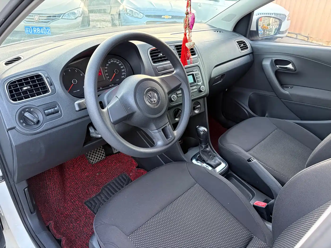 Volkswagen Polo 2011 1.4L Automatic Style Edition фото 8