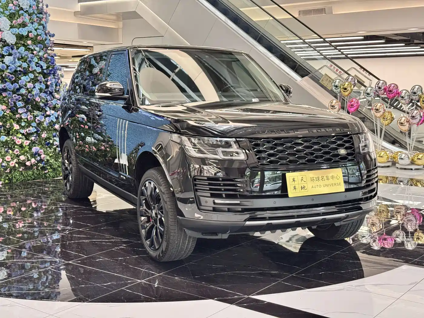 Land Rover Range Rover 2021 3.0 L6 Heritage Extended Classic Edition фото 3