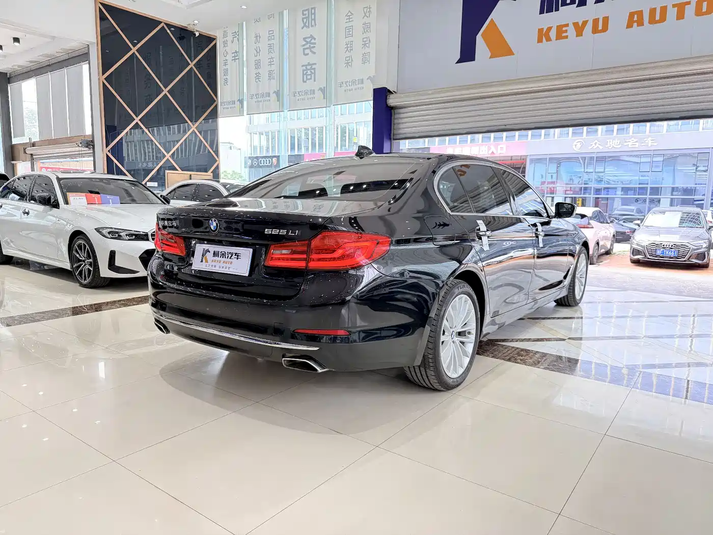 BMW 5 Series 2018 525Li Luxury Package фото 19