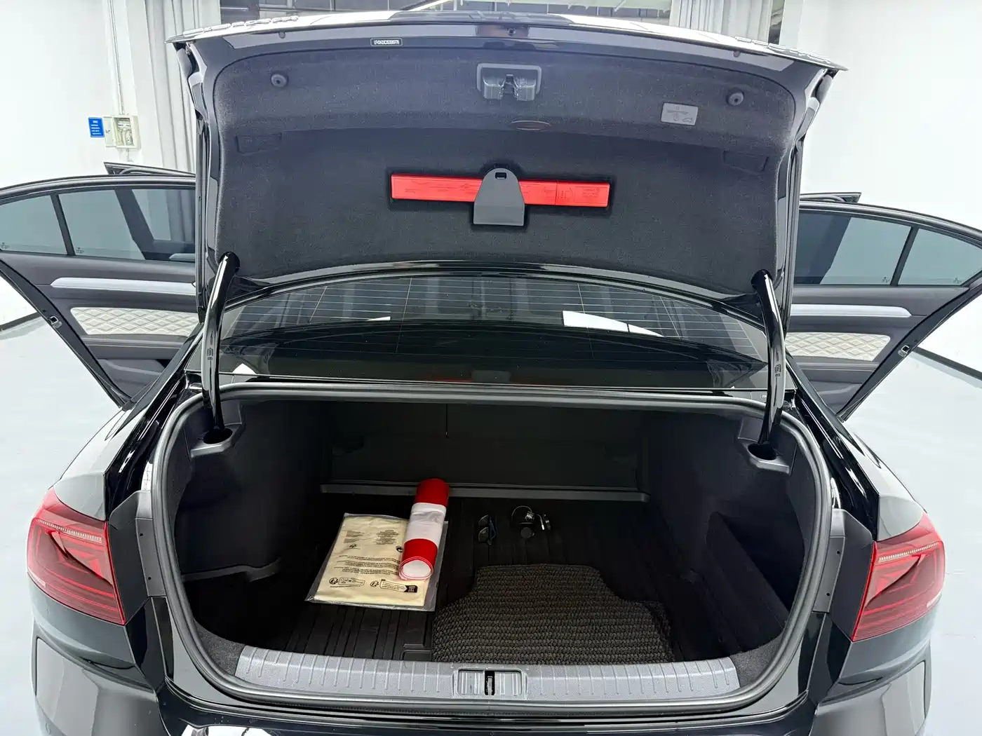 Volkswagen Magotan 2025 Facelift II Public Edition 330TSI DSG Luxury фото 6