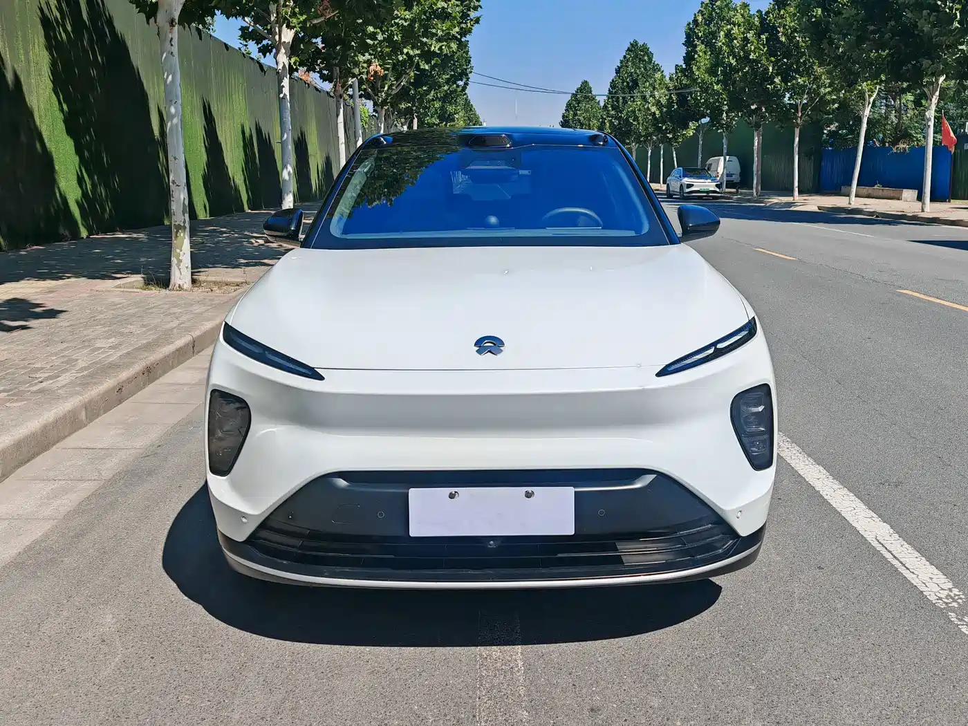 Фото 2 - NIO ES8