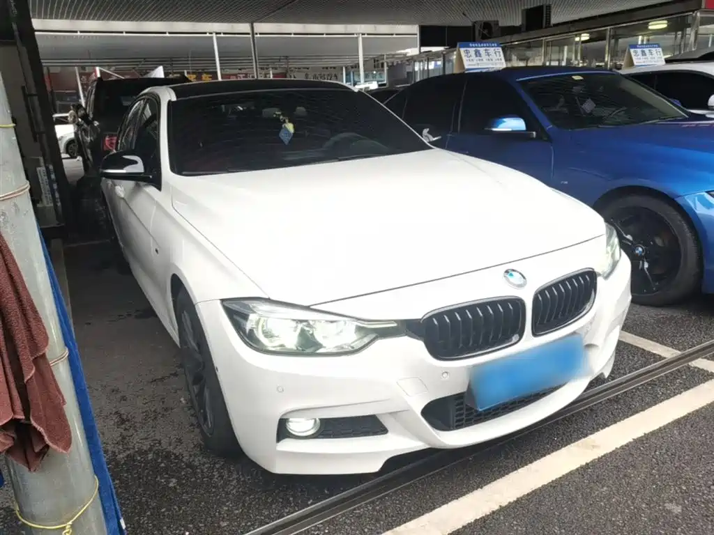 BMW 3 Series 2019 320i M Sport Black Night Edition фото 4
