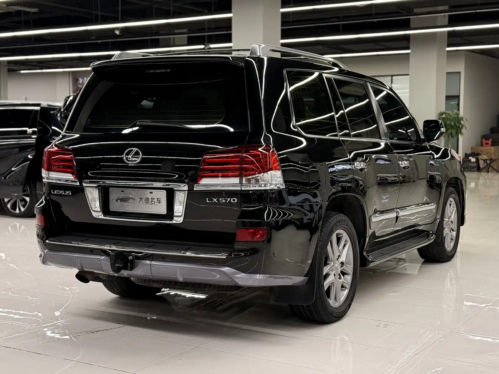Фото 5 - Lexus LX