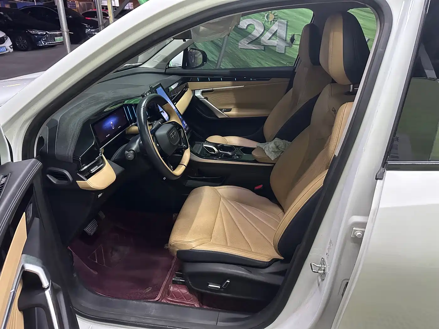 Photo 3 - Geely Boyue L