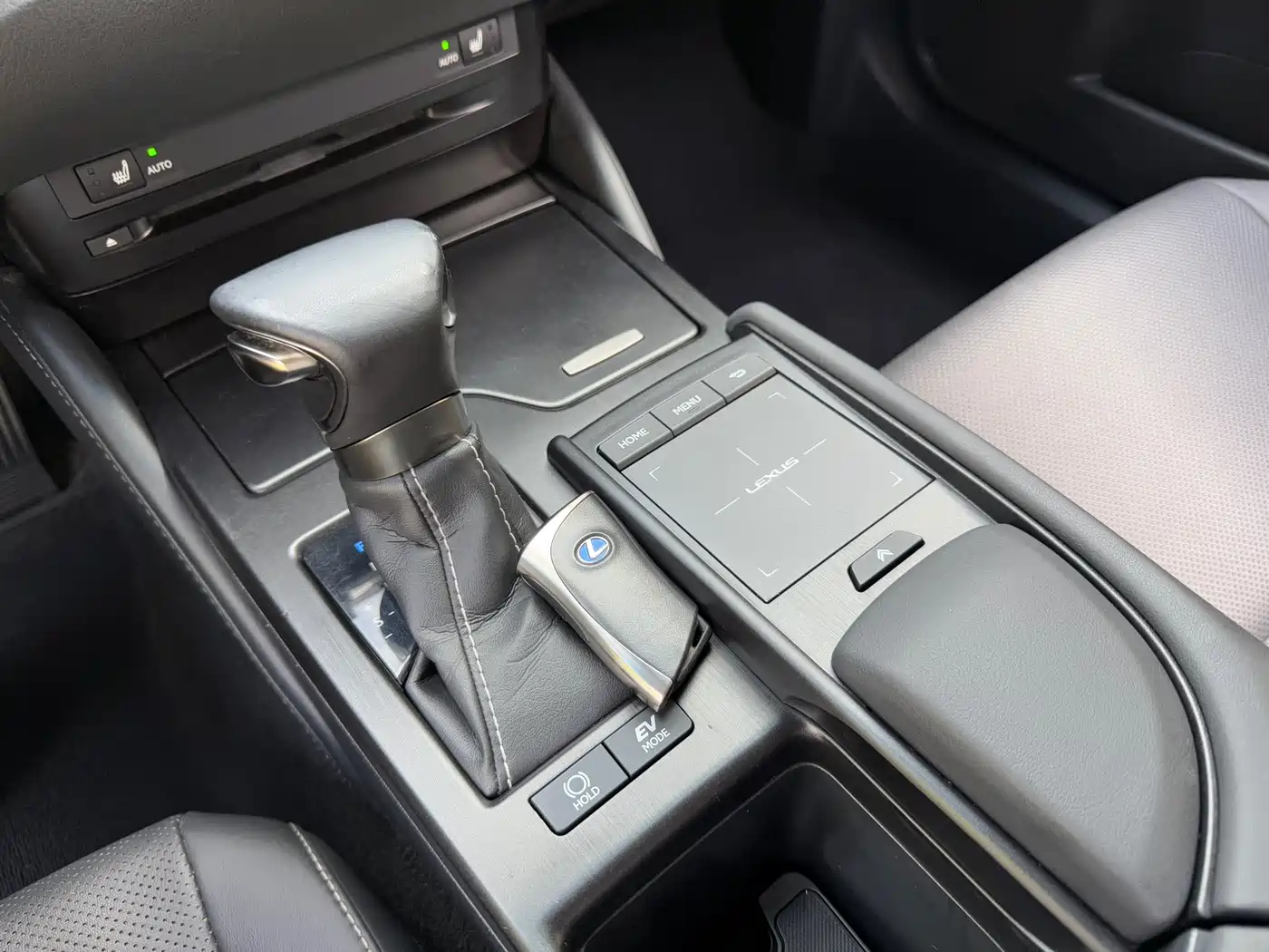 Lexus ES 2018 300h Excellence Edition China V фото 17