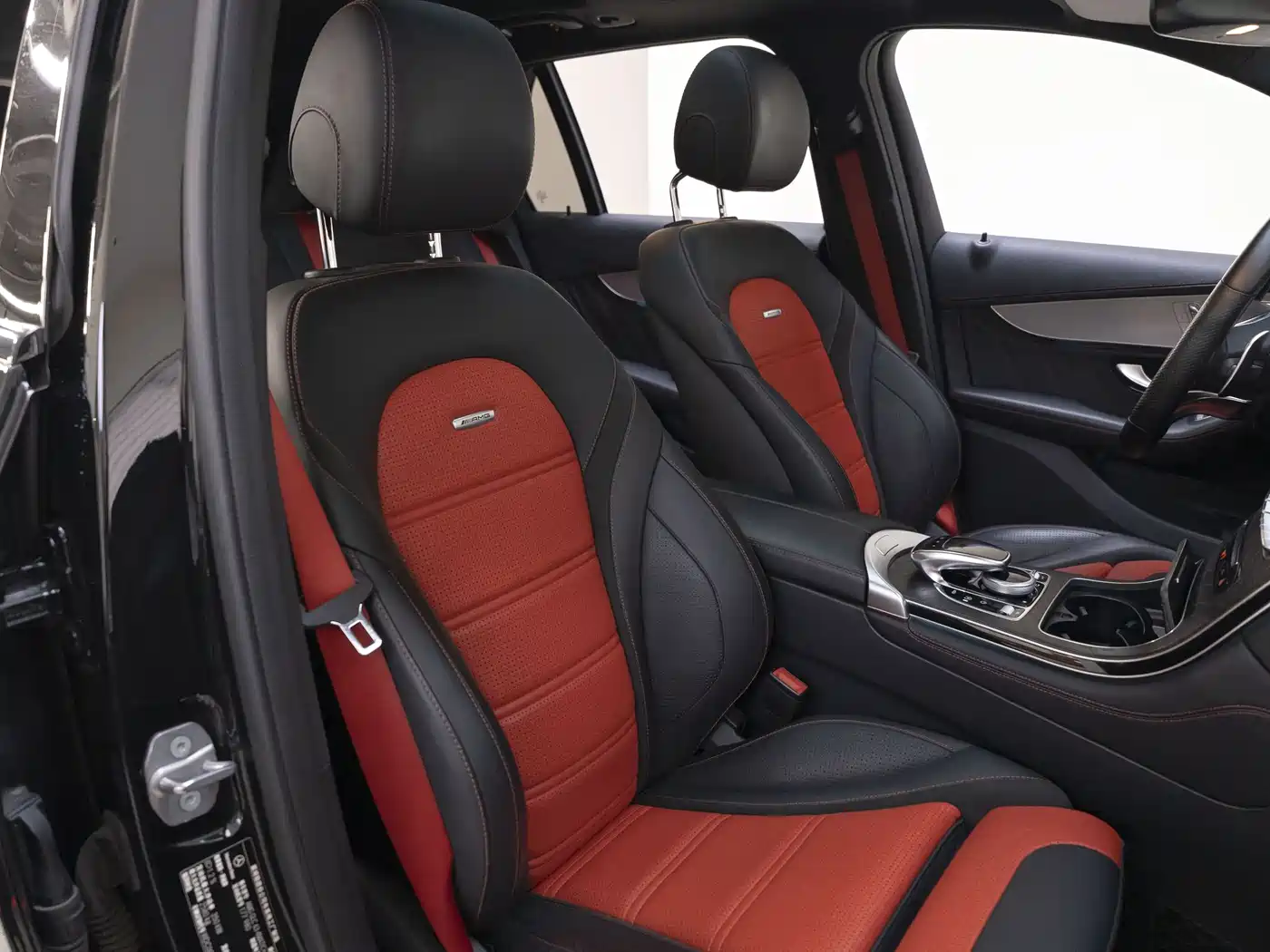 Mercedes-Benz GLC AMG 2018 AMG GLC 63 4MATIC+ фото 12