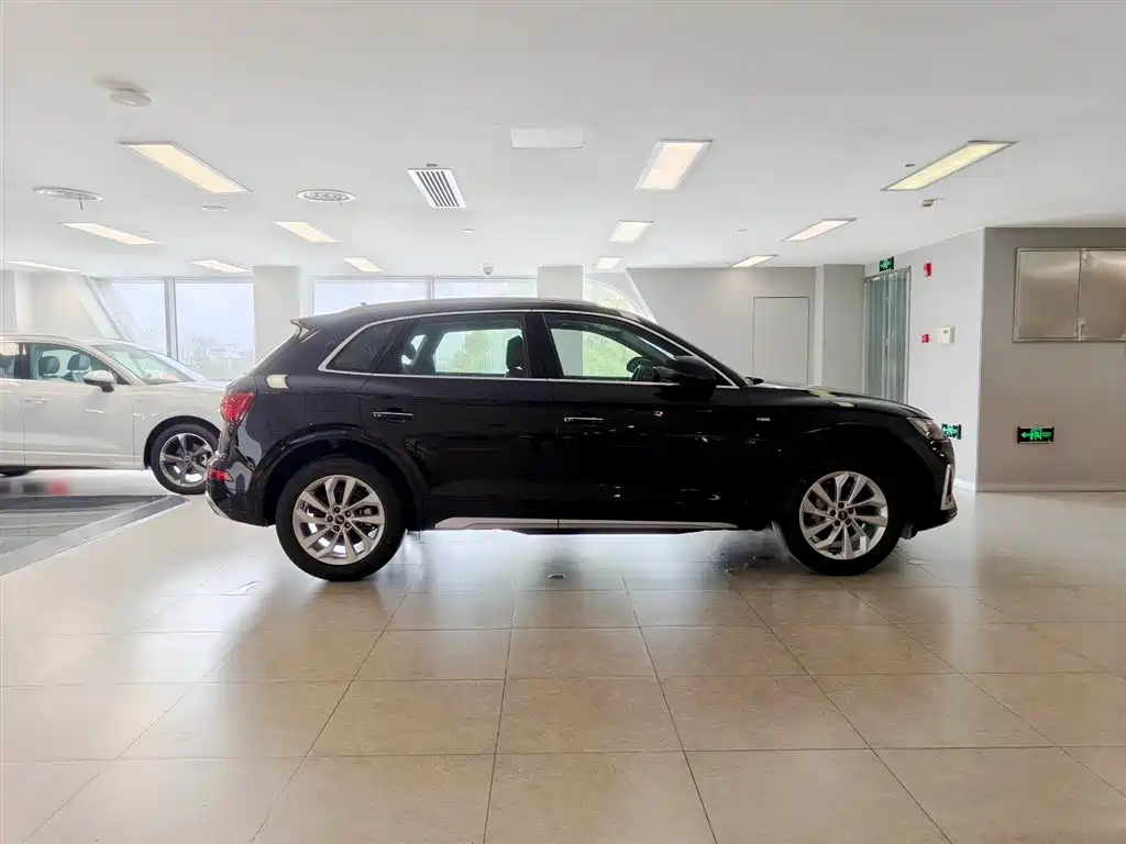Audi Q5L 2022 40T Luxury Dynamic фото 3