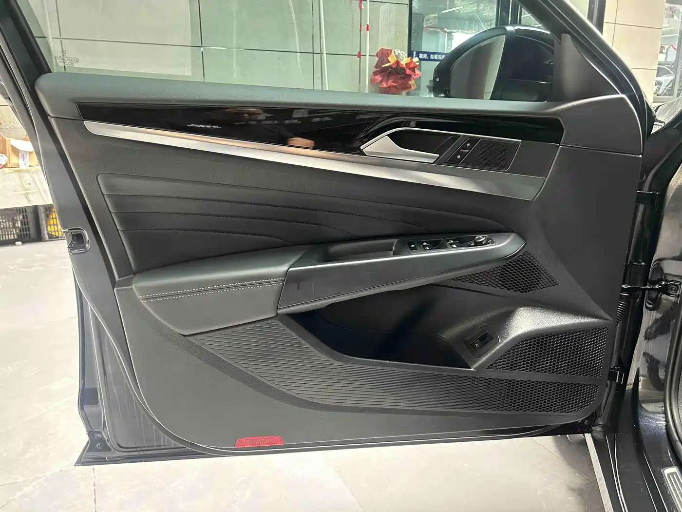 Volkswagen Passat 2025 Outstanding 380TSI Dragon Soaring Edition фото 21