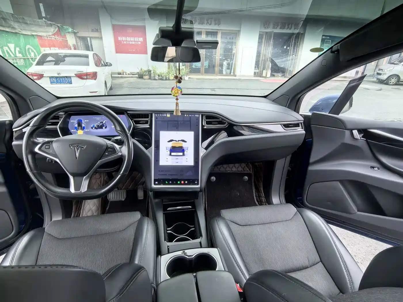 TESLA MODEL X