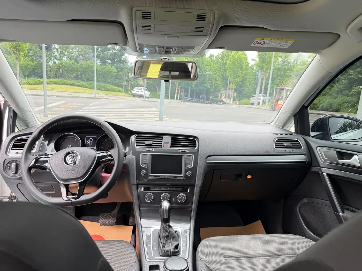 Volkswagen Golf 2017 230TSI Auto Comfort Millionth Anniversary Edition фото 11