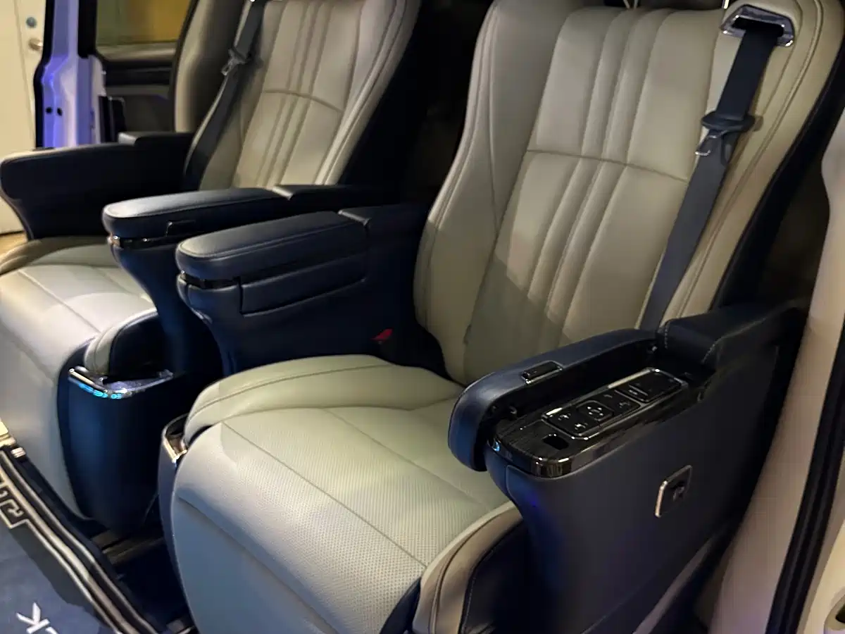 Buick GL8 2021 ES Landlord 653T Comfort фото 4