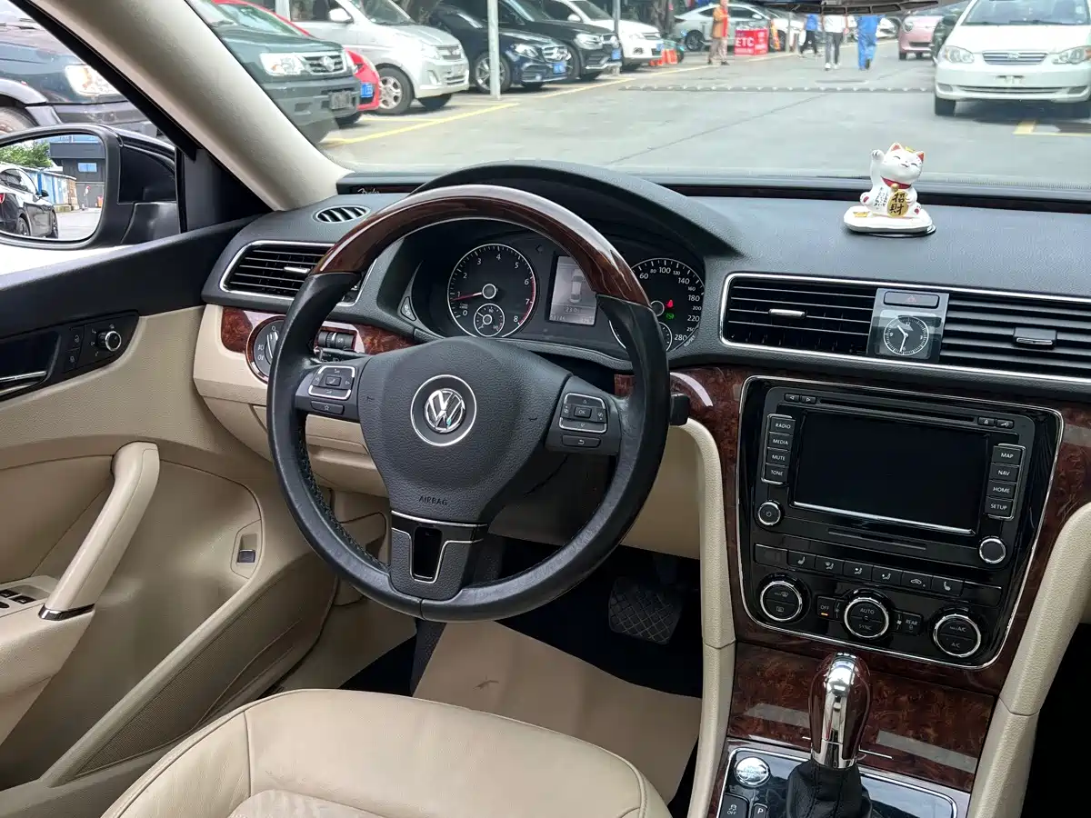 Фото 12 - Volkswagen Passat