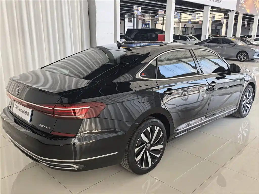 Volkswagen Passat 2024 380TSI Elite Edition фото 6