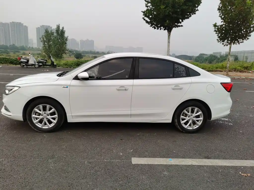 Фото 22 - Roewe i5