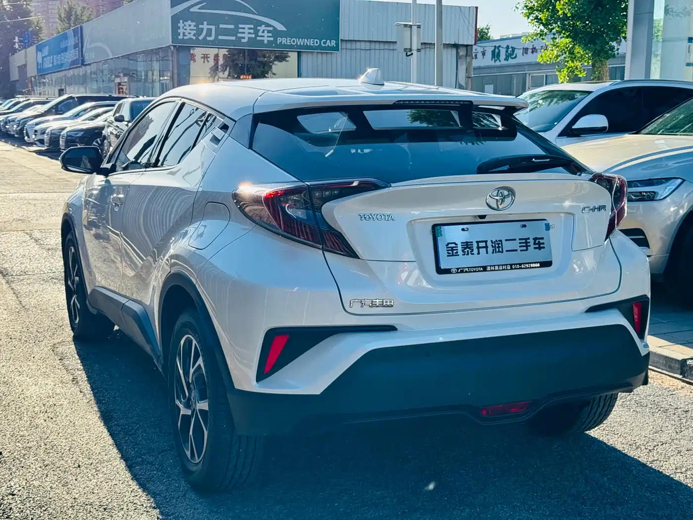Toyota C-HR 2021 2.0L Luxury Edition фото 12