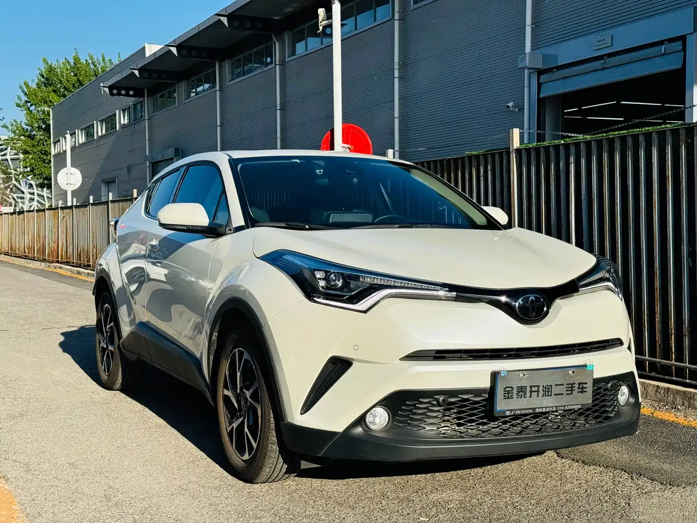 Toyota C-HR 2021 2.0L Luxury Edition фото 3