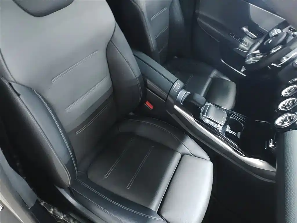Mercedes-Benz A-Class AMG 2022 AMG A 35 L 4MATIC фото 25