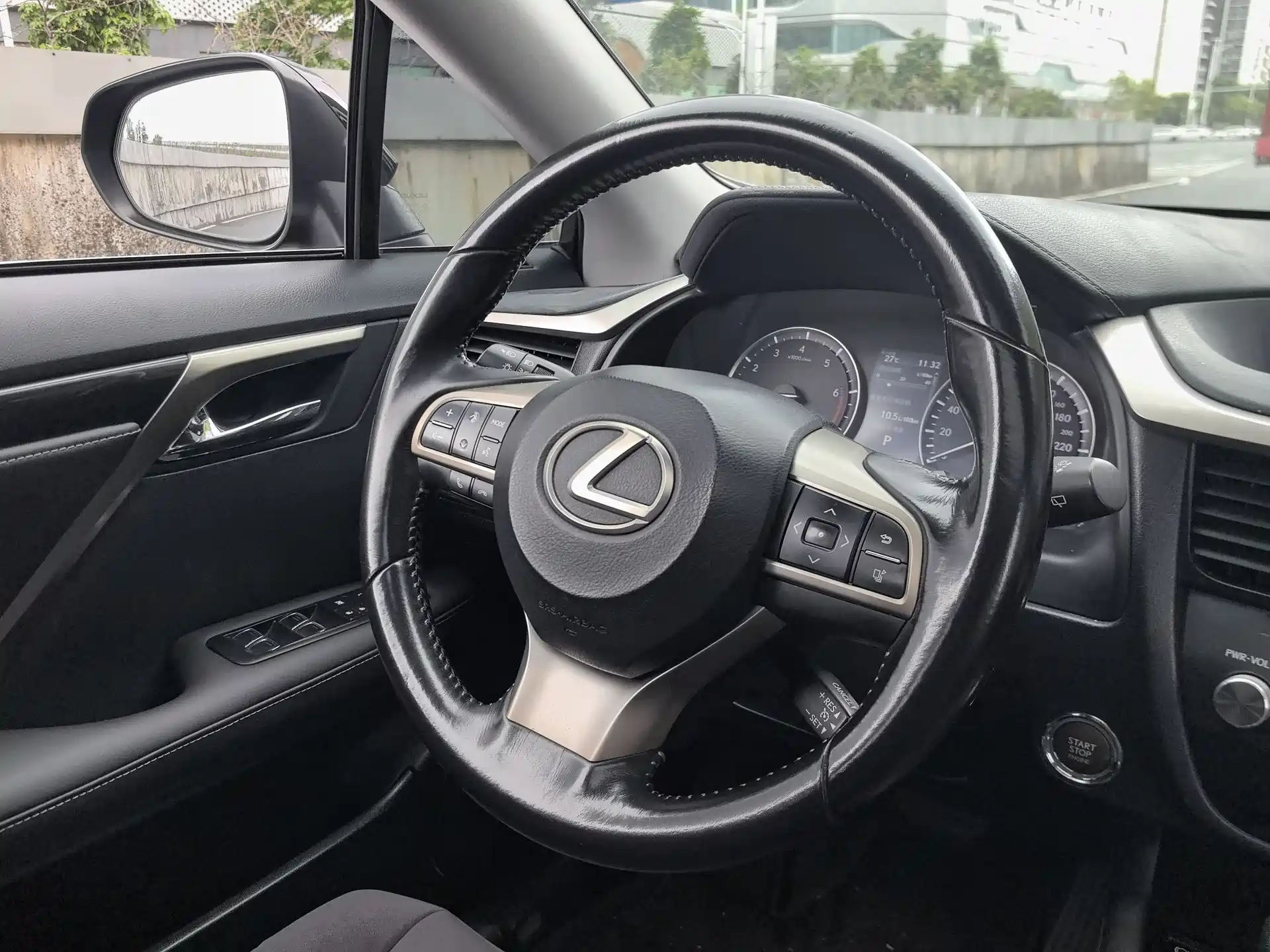 Фото 30 - Lexus RX