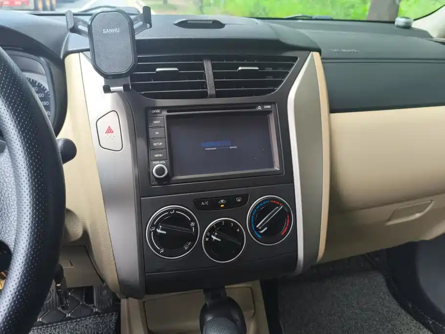 Venucia R50 2013 2013 1.6L Auto Fashion