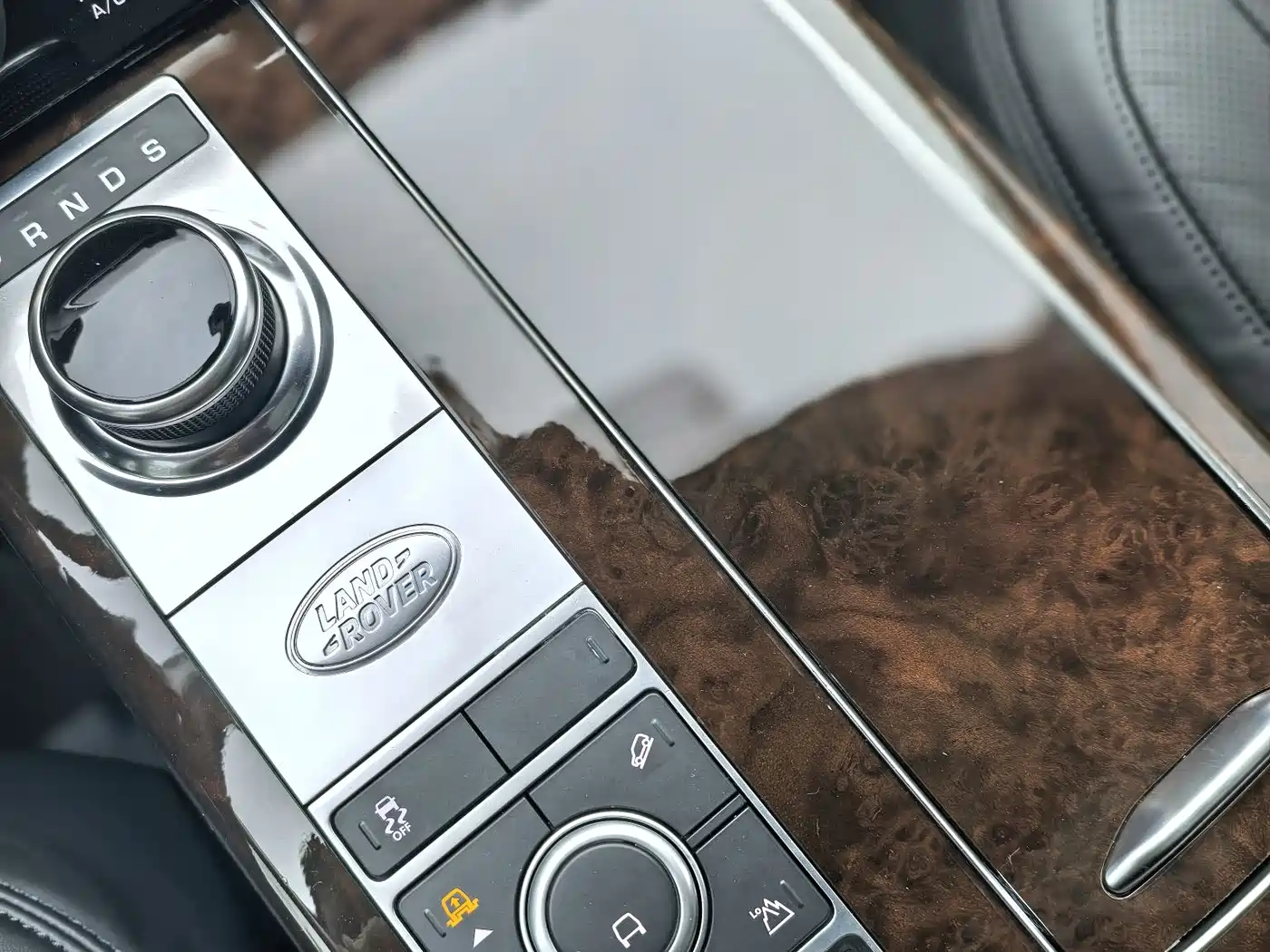 Land Rover Range Rover 2021 3.0 L6 Heritage Extended Classic Edition фото 20