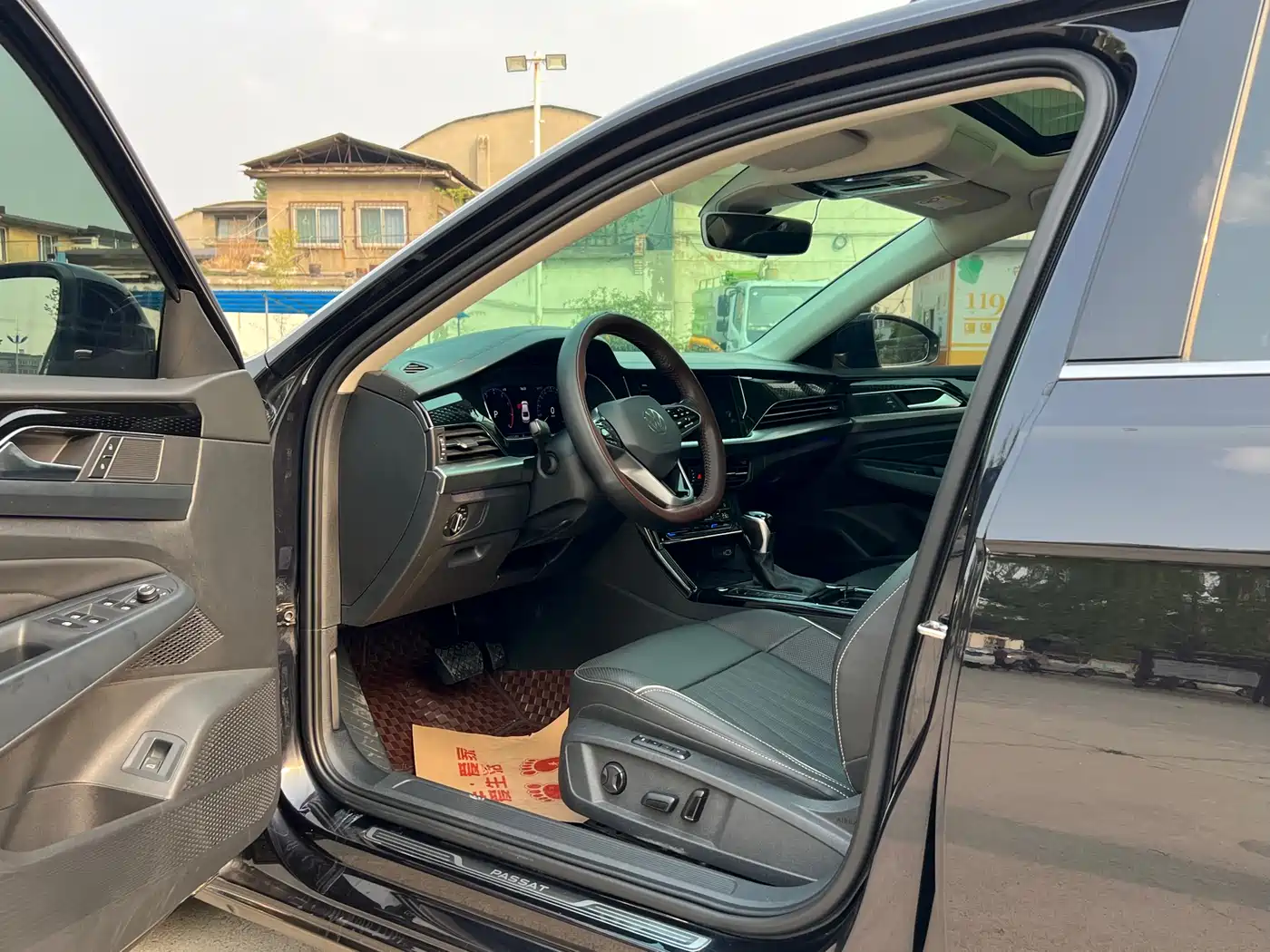Volkswagen Passat 2022 330TSI Starlight Luxury Edition фото 9
