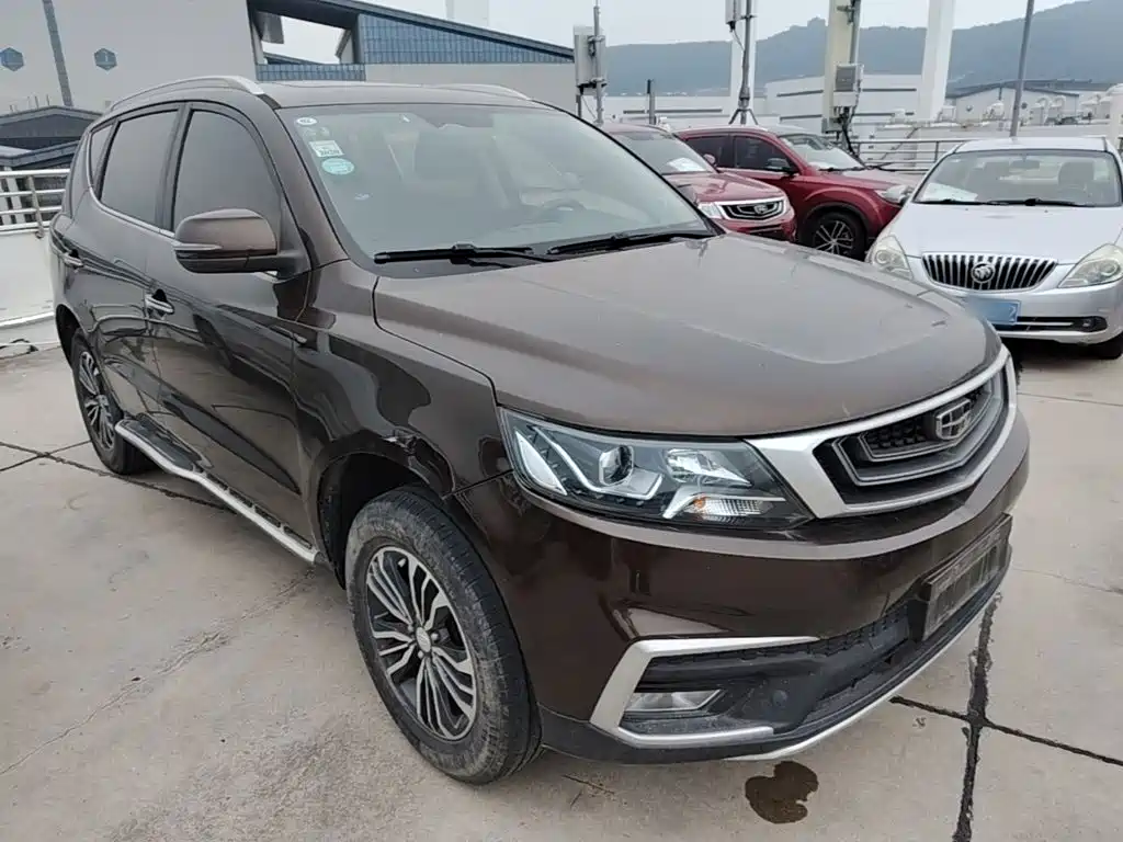 Фото 4 - Geely Emgrand X6