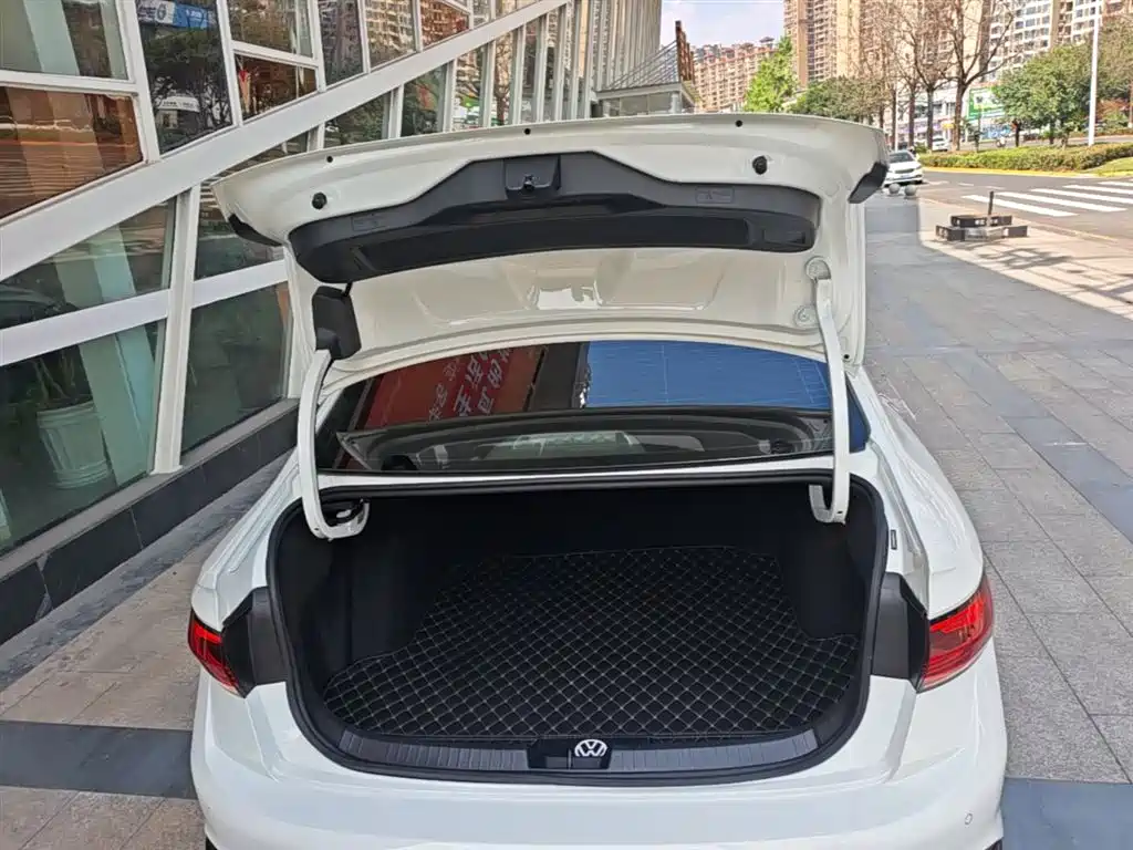 Volkswagen Sagitar 2023 Model Year 200TSI DSG Surpass Edition фото 18