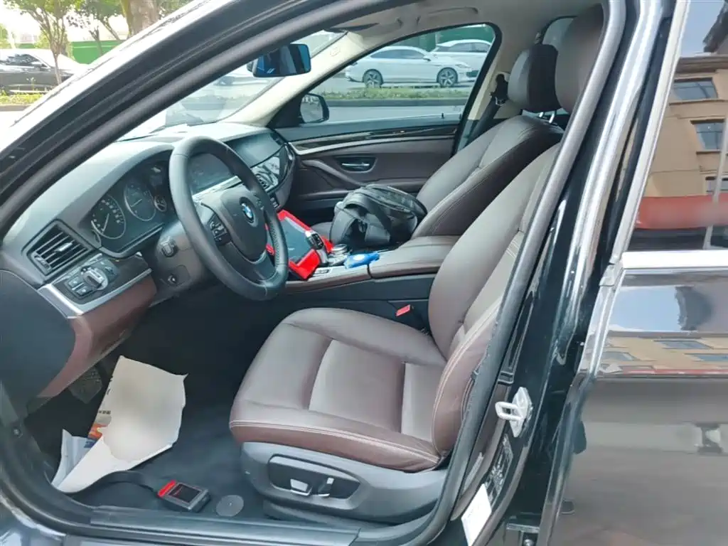 BMW 5 Series 2014 525Li Luxury Design Package фото 15
