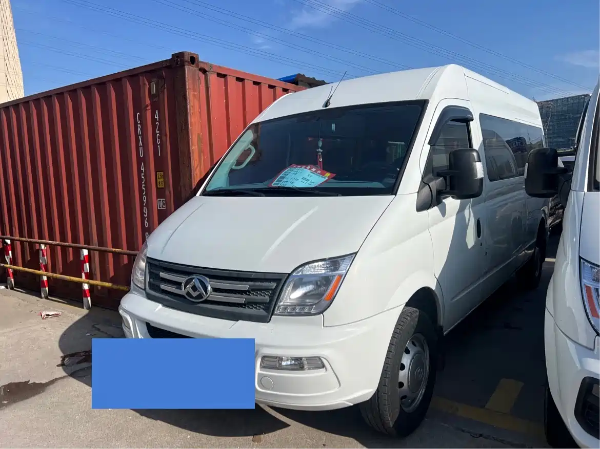 SAIC Maxus Xintu V80 2021 2.0T PLUS Manual All-round King Long Wheelbase Medium Roof 6/7/8/9-seater фото 3