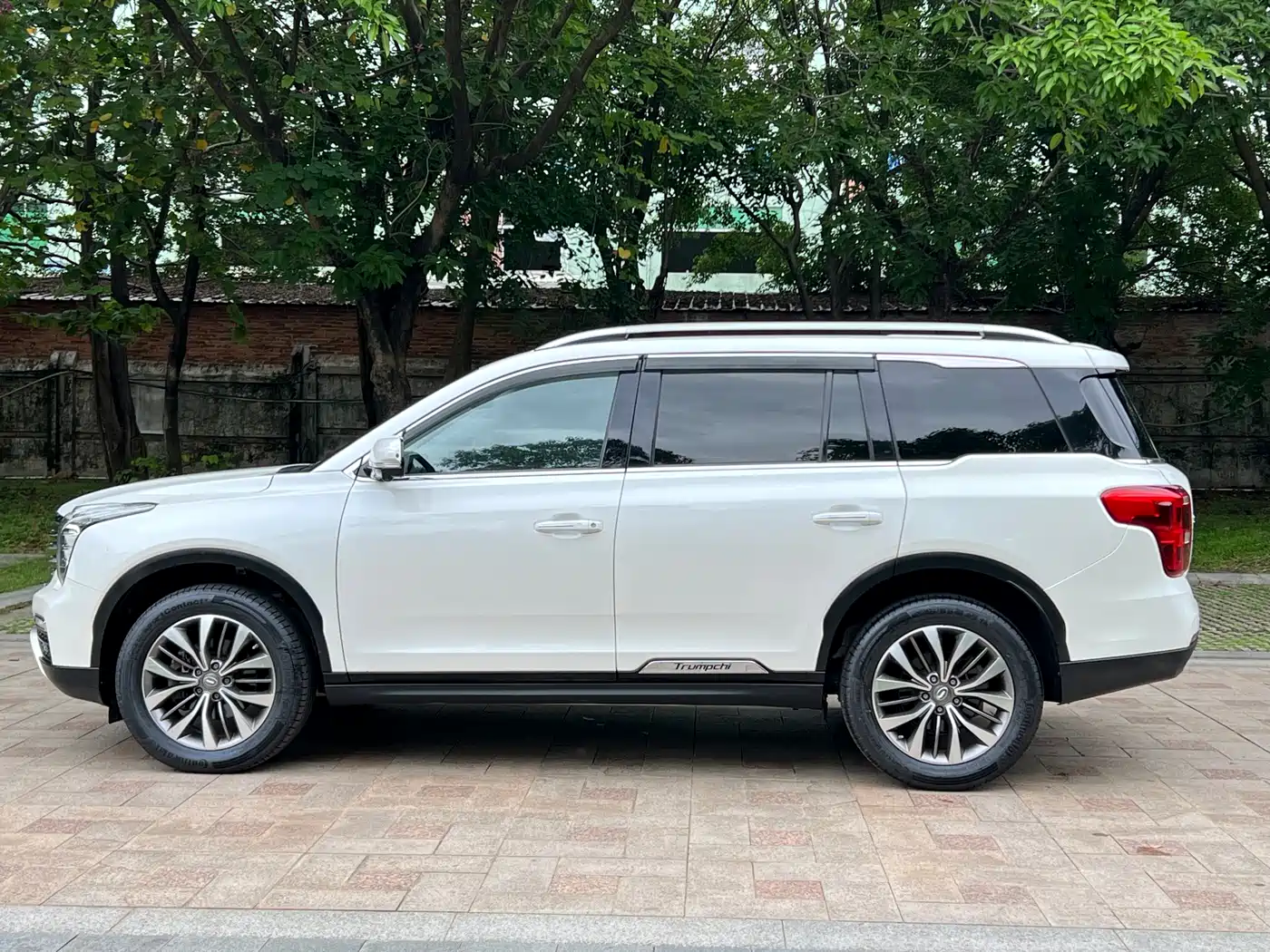 GAC Trumpchi Trumpchi GS8 2017 320T 2WD Luxury Smart Connect (7-seater) фото 8