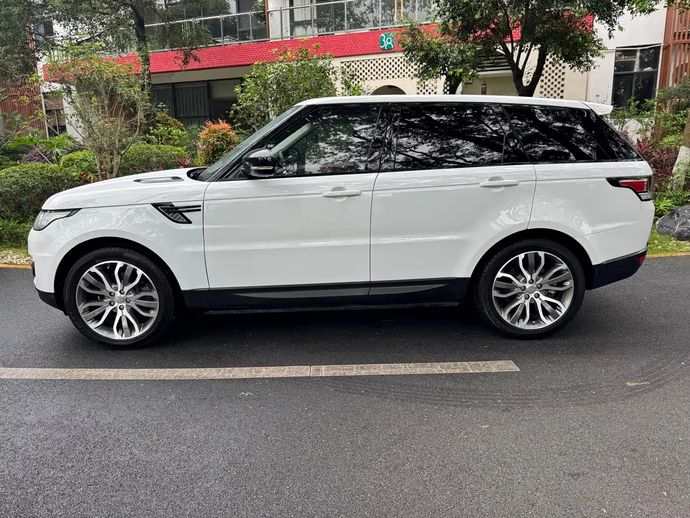 Land Rover Range Rover Sport 2014 3.0 SC V6 HSE DYNAMIC фото 3