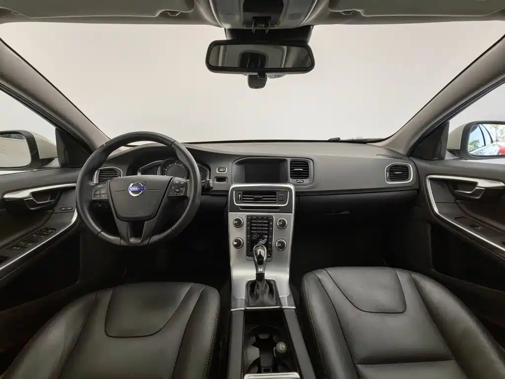 Фото 5 - Volvo V60