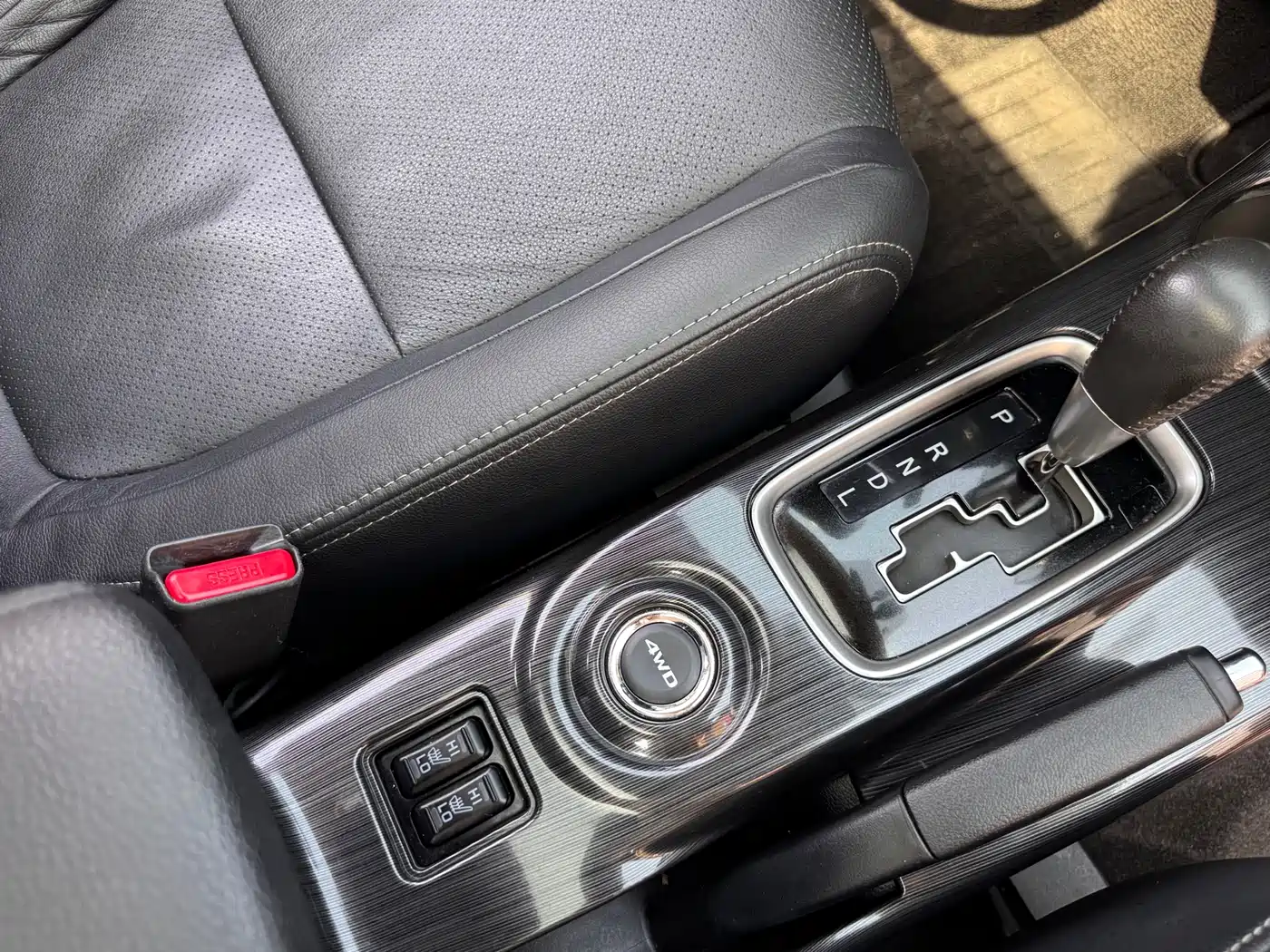 Mitsubishi Outlander 2016 2.4L 4WD Luxury Edition 7-seater фото 20