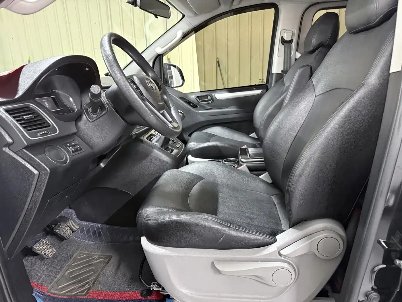 SAIC Maxus Maxus G10 2021 2.0T Manual Smart Edition Diesel 7-Seater фото 7
