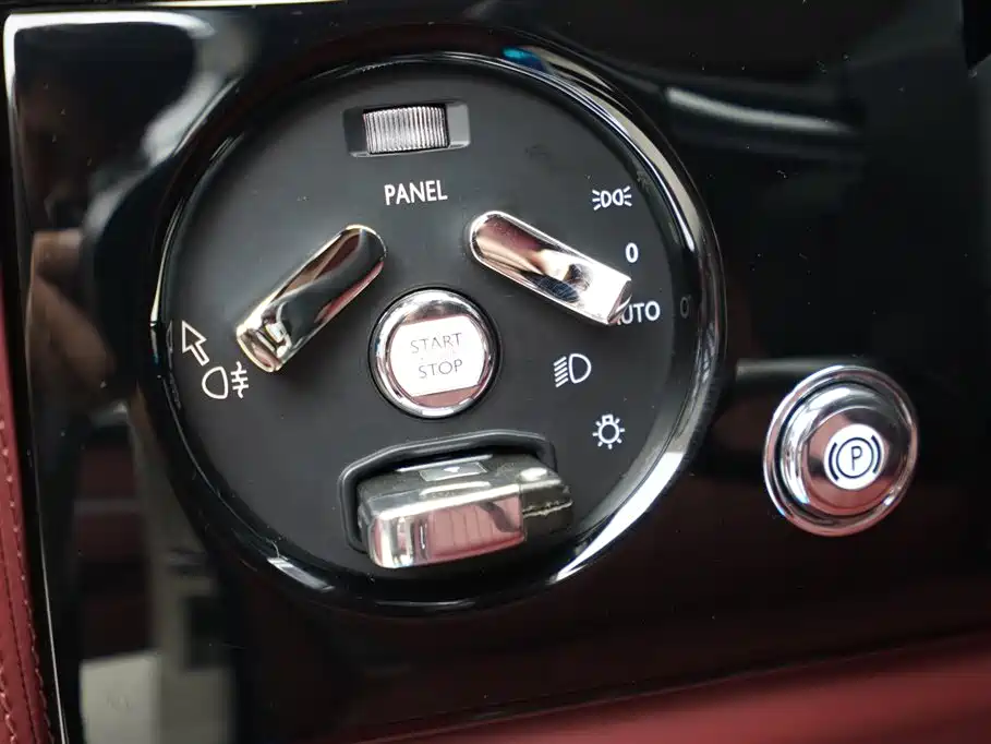 Rolls-Royce Phantom 2012 2013 6.7L Standard