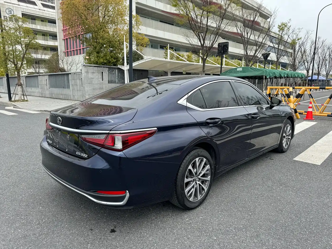 Lexus ES 2023 200 Excellence Edition фото 4