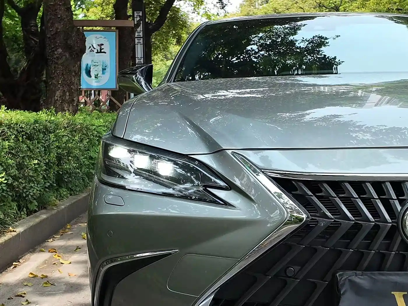 Фото 2 - Lexus ES
