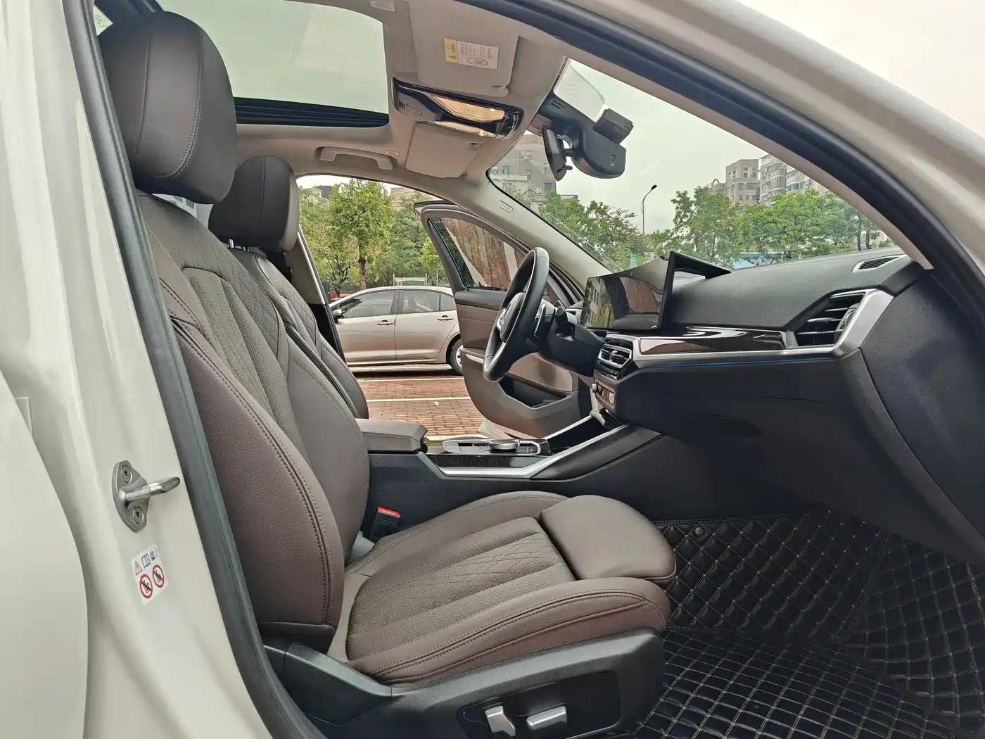 BMW 3 Series 2023 325Li M Sport Package фото 15