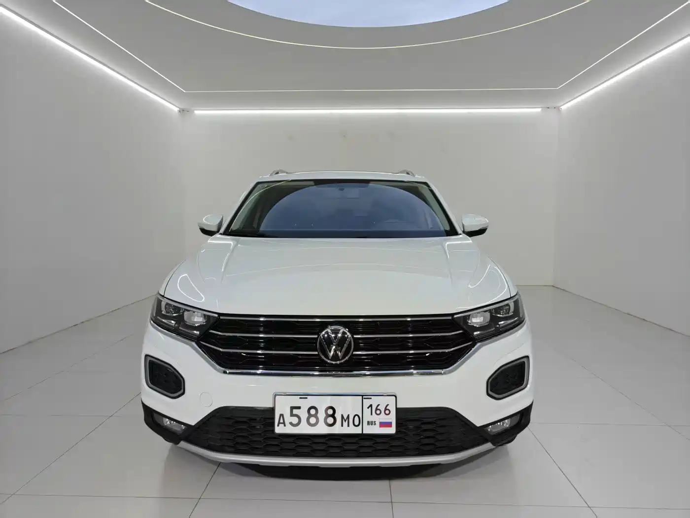 Volkswagen T-Roc, миниатюра 2
