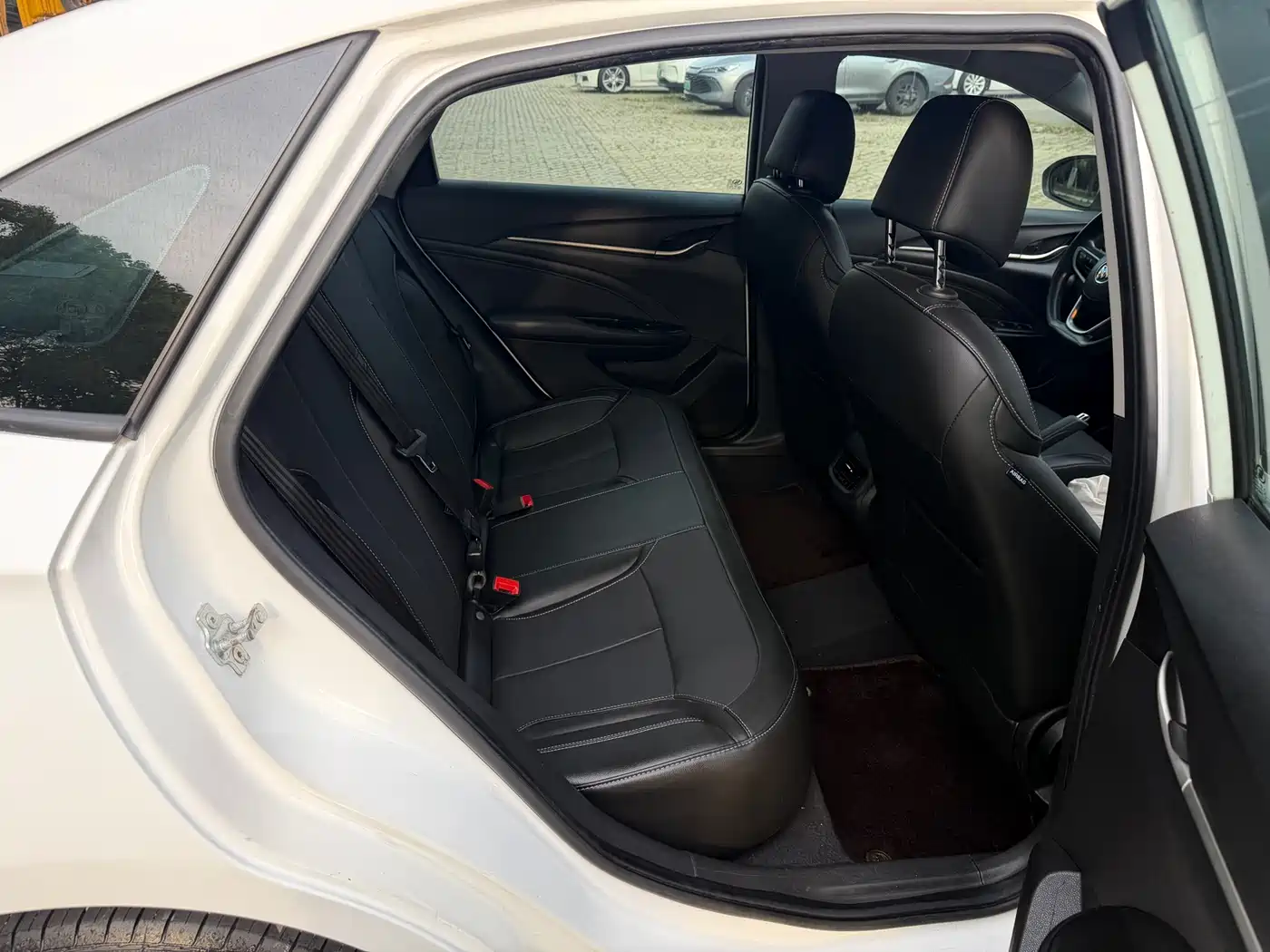 Photo 13 - Buick Excelle