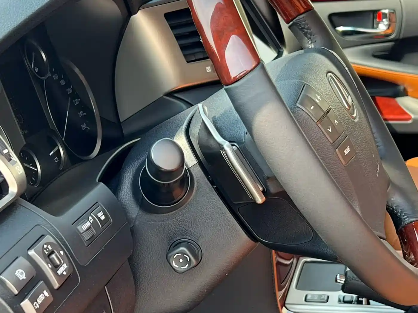 Lexus LX 2013 570 фото 18