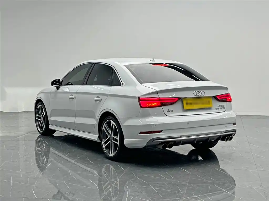 Audi A3 2018 30th Anniversary Limousine 35 TFSI Sport фото 4