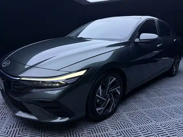 Hyundai Elantra 1.5L CVT LUX, Премиум