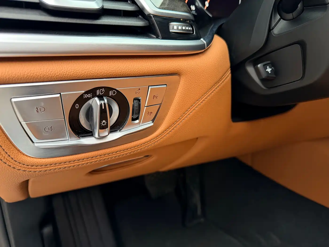 BMW 7 Series 2016 740Li Leading Edition фото 13