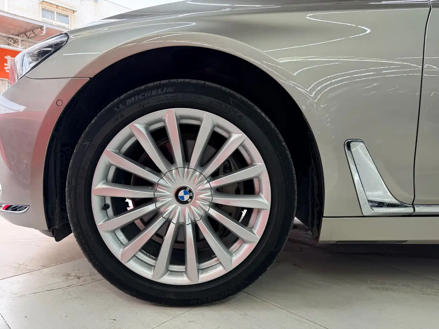 BMW 7 Series 2016 740Li Leading Edition фото 17