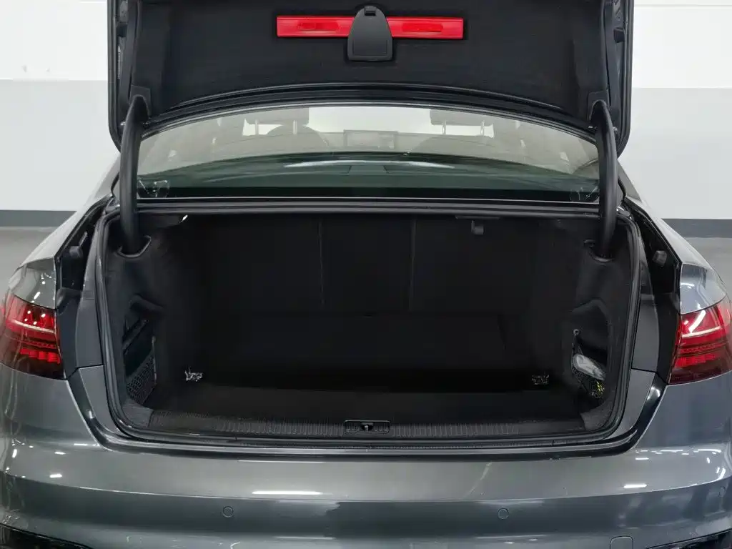 Фото 16 - Audi A4L