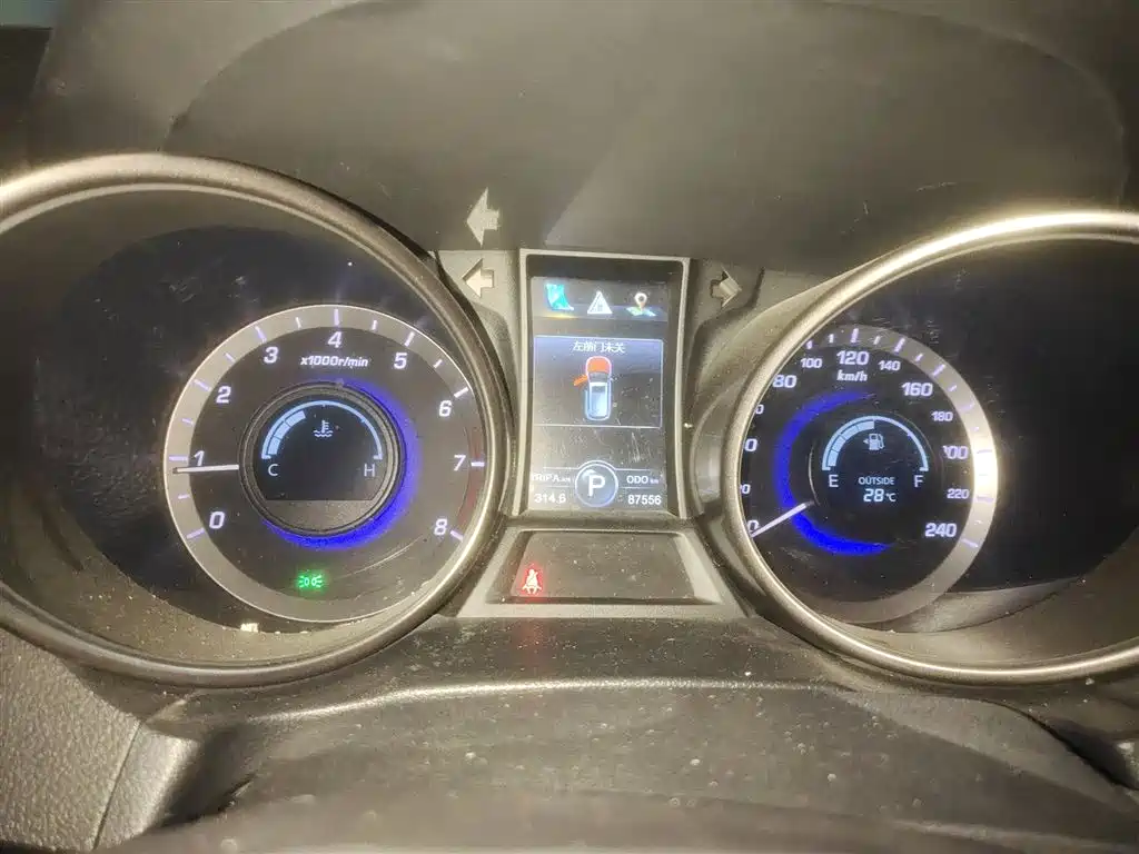 Фото 4 - Changan CS75