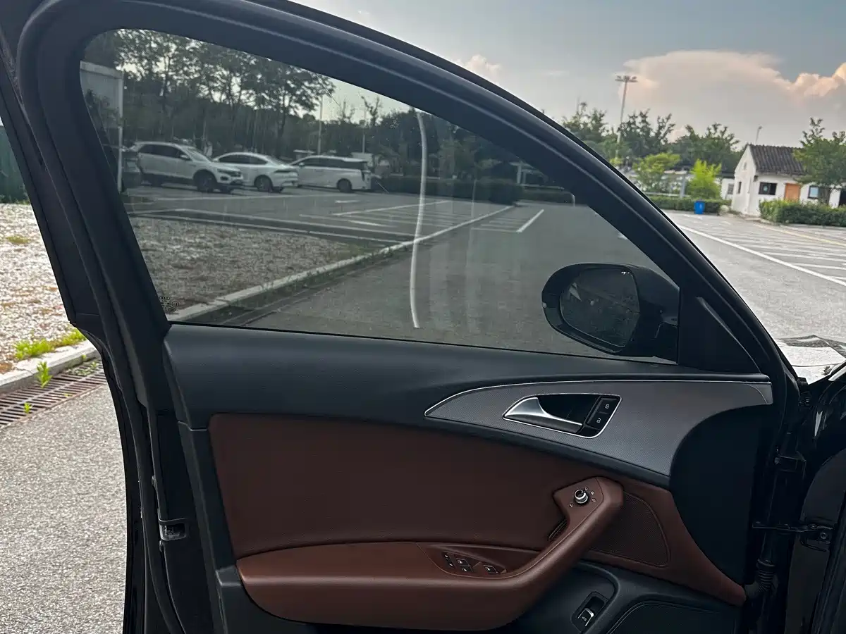Фото 8 - Audi A6L